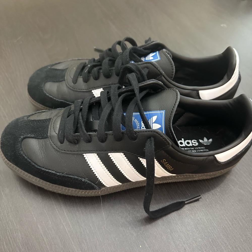 Men’s Adidas Sambas size 9